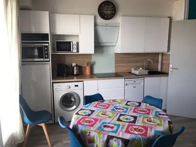 Cuisine ou kitchenette dans l'établissement Appartement classé 2 étoiles à HOSSEGOR en front de mer, plage centrale, avec vue magnifique sur l'océan