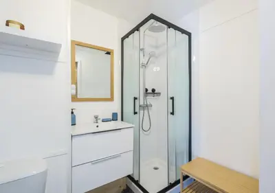 Salle de bains dans l'établissement Vagues & Bord de Plage