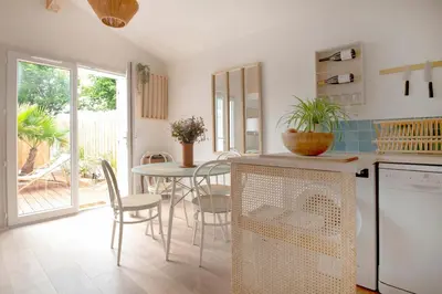 Cuisine ou kitchenette dans l'établissement Jolie maison face à l'océan Biscarrosse Plage