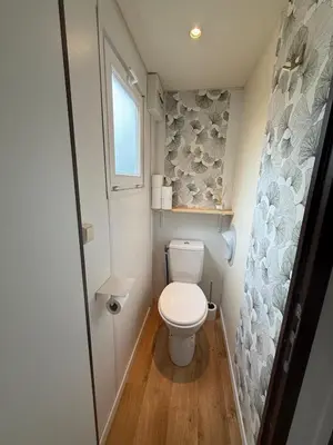Salle de bains dans l'établissement Mobil home Capbreton