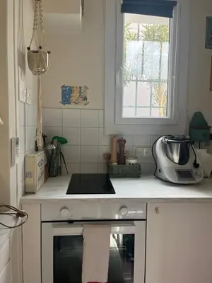 Cuisine ou kitchenette dans l'établissement Hossegor Centre Ville T2 Rez de Chaussée Terrasse