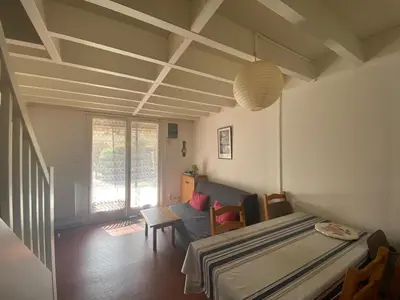 Coin salon dans l'établissement Villa patio proche du port