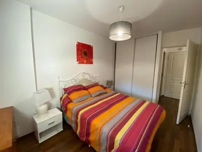 Un ou plusieurs lits dans un hébergement de l'établissement Superbe appartement très spacieux en centre ville