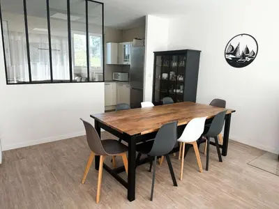 Cuisine ou kitchenette dans l'établissement Résidence 400-pyla Sur Mer - Maison familiale 8 pers à Pyla-sur-Mer, proche plage MAE-1164