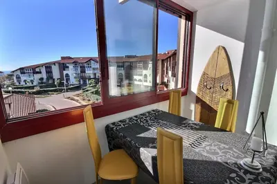 Balcon ou terrasse dans l'établissement Appartement rénové proche plage de la centrale