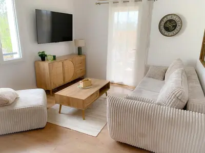 Télévision ou salle de divertissement dans l'établissement La Terrasse Enchantée, Romance, Cosy et Jacuzzi