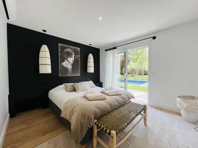 Un ou plusieurs lits dans un hébergement de l'établissement Spacieuse Villa à Hossegor Avec Piscine Chauffée - FR-1-791-36