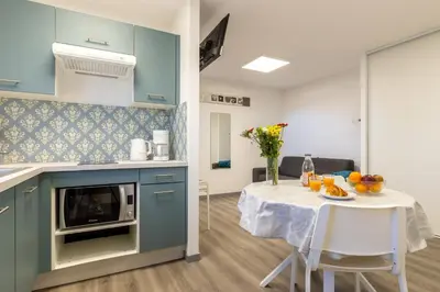 Cuisine ou kitchenette dans l'établissement L'Ilot Narossais 5 - idéal curiste - clim - proche Dax