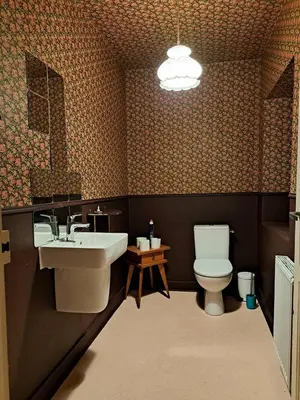 Salle de bains dans l'établissement Ruisseau