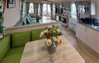 Cuisine ou kitchenette dans l'établissement Beautiful Stacaravan