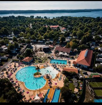 Piscine de l'établissement Mobil home 532 au bord du Lac de Biscarrosse ou située à proximité