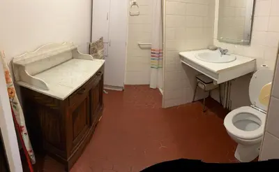 Salle de bains dans l'établissement T1 charme Landais à la ferme