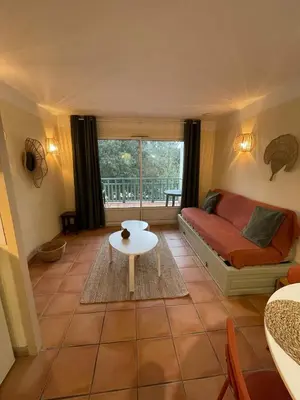 Coin salon dans l'établissement Séjour Piscine, Forêt, Océan à Soustons Plage