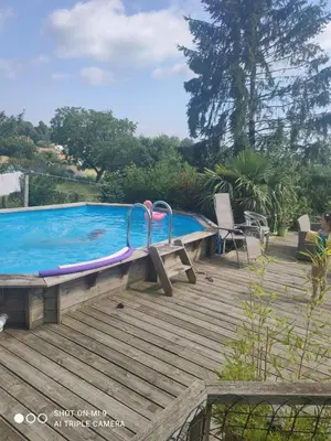 Piscine de l'établissement Maison cosy à la campagne, piscine et tranquillité ou située à proximité