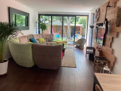 Coin salon dans l'établissement Magnifique Maison architecturale à l'Océan