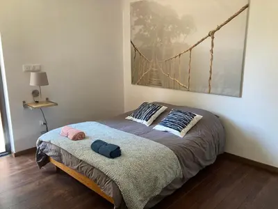 Un ou plusieurs lits dans un hébergement de l'établissement Magnifique Maison architecturale à l'Océan