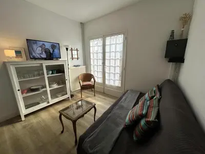 Télévision ou salle de divertissement dans l'établissement Gite bergeron