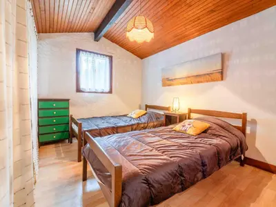 Un ou plusieurs lits dans un hébergement de l'établissement Maisonnette à Mimizan Plage, 6 Pers, Proche Océan, Parking Inclus - FR-1-50-167