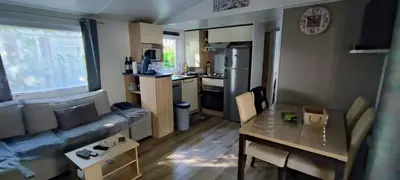 Cuisine ou kitchenette dans l'établissement La Réserve 4 étoiles à Gastes emplacement 592 3CH 1SDB 6 personnes