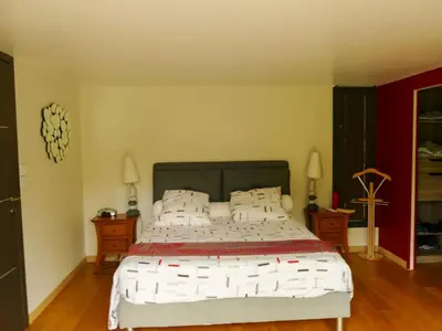 Un ou plusieurs lits dans un hébergement de l'établissement house with heated pool and jacuzzi