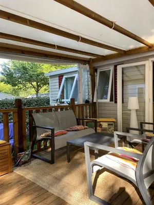 Balcon ou terrasse dans l'établissement Jolie mobilhome 331