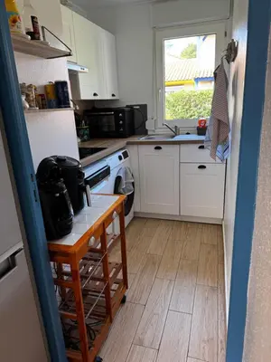 Cuisine ou kitchenette dans l'établissement Maisonnette au calme, T3, 6 pers résidence avec piscine et wifi privée proche lac et océan