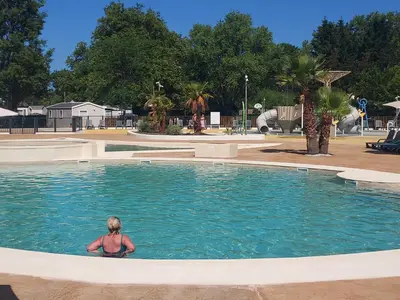 Piscine de l'établissement Mobil-home 4 personnes ou située à proximité