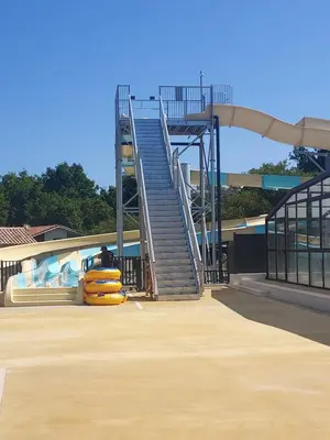 Piscine de l'établissement Mobil-home 4 personnes ou située à proximité