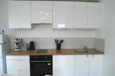 Cuisine ou kitchenette dans l'établissement Petite maison de plain-pied