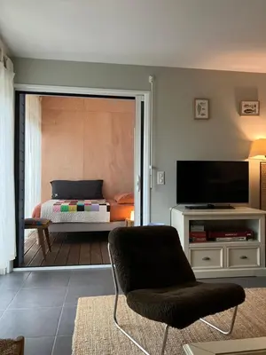 Télévision ou salle de divertissement dans l'établissement Appart à 200m de la plage de Contis