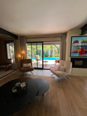 Coin salon dans l'établissement Villa avec piscine 3 chambres 6 couchages