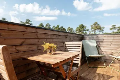 Balcon ou terrasse dans l'établissement Villa Canopy entre pins et plage
