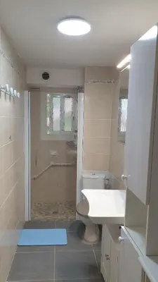 Salle de bains dans l'établissement Grand T3 rénové - Calme Jardin Parking Wifi proche DAX