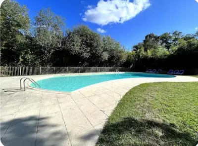 Piscine de l'établissement A perfect apartment in Capbreton center ou située à proximité