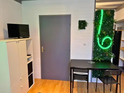 Télévision ou salle de divertissement dans l'établissement Pitchoune - Centre -Wifi - Equipé