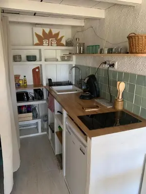 Cuisine ou kitchenette dans l'établissement Appartement 300m de la plage