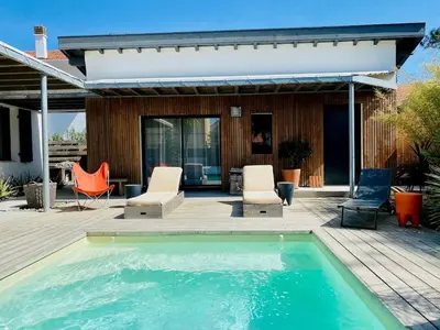 Piscine de l'établissement Villa classée 5 étoiles 200m de la plage piscine chauffée 5 vélos ou située à proximité