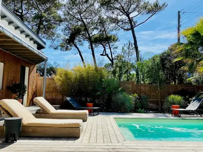 Piscine de l'établissement Villa classée 5 étoiles 200m de la plage piscine chauffée 5 vélos ou située à proximité