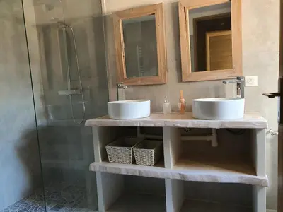 Salle de bains dans l'établissement Villa Léonah Bassin d'Arcachon
