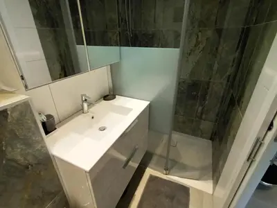 Salle de bains dans l'établissement Gite charles