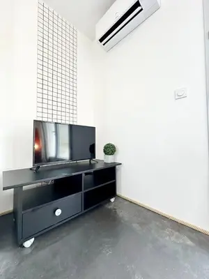 Télévision ou salle de divertissement dans l'établissement La Fabrique - Parking & Extérieur Privatif - Clim - Fibre - Calme