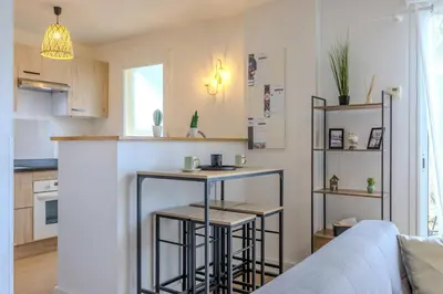 Cuisine ou kitchenette dans l'établissement Maisonnette à Mont-de-Marsan