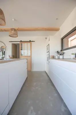 Cuisine ou kitchenette dans l'établissement Modern Villa Close to Beach