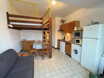 Cuisine ou kitchenette dans l'établissement Appartement cosy avec terrasse pour 4 personnes à Biscarrosse Plage - FR-1-831-4