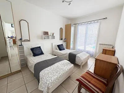 Un ou plusieurs lits dans un hébergement de l'établissement Élégante villa moderne à deux pas de la plage - FR-1-831-7