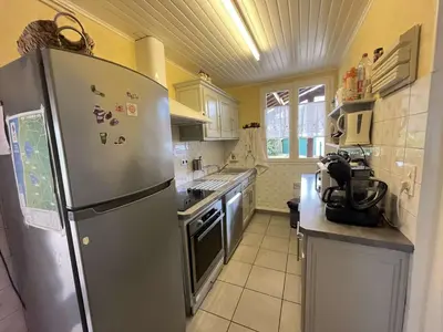 Cuisine ou kitchenette dans l'établissement Villa rénovée près du lac, Biscarrosse - FR-1-831-2