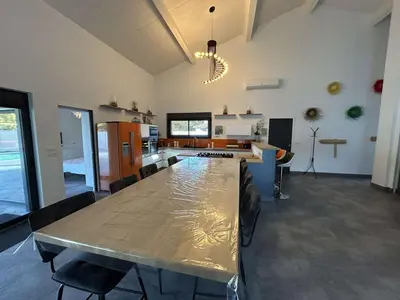 Cuisine ou kitchenette dans l'établissement Villa d'exception avec piscine chauffée proche océan à Biscarrosse Plage - FR-1-831-8