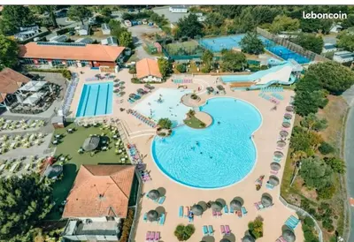 Piscine de l'établissement Mobilhome 642 3 chambres Siblu La Réserve ou située à proximité