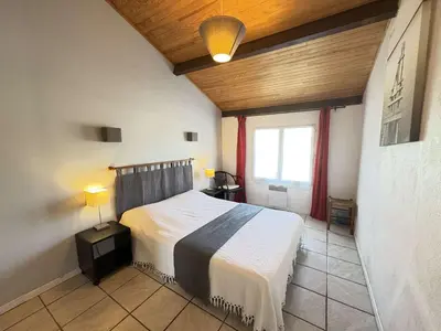 Un ou plusieurs lits dans un hébergement de l'établissement Charmante maison mitoyenne à Biscarrosse Plage, proche de la mer pour des vacances en famille - FR-1-831-9