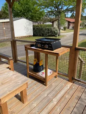 Barbecue disponible mis à disposition des clients de le camping